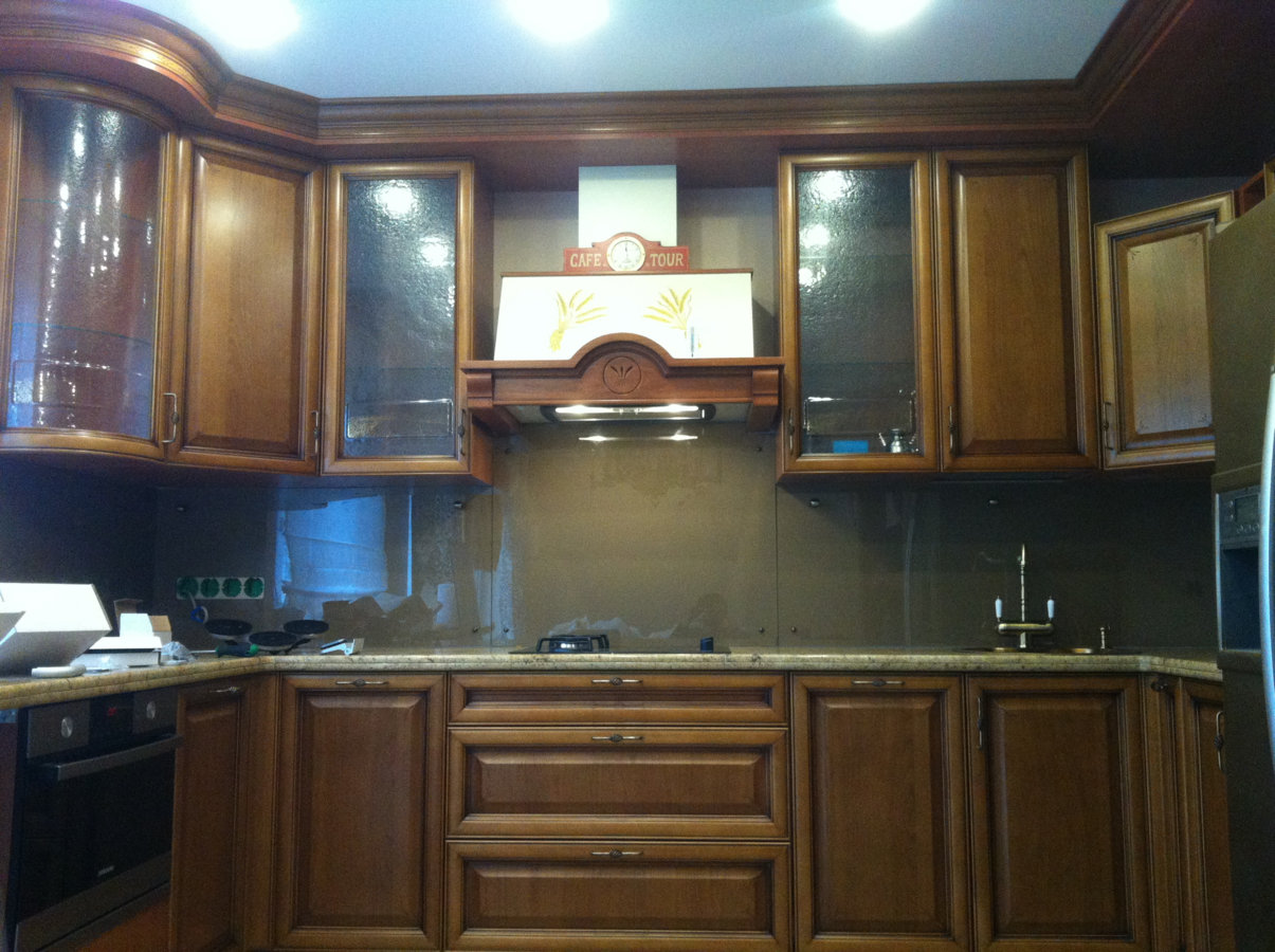 Кухонный фартук из стекла в Санкт-Петербурге